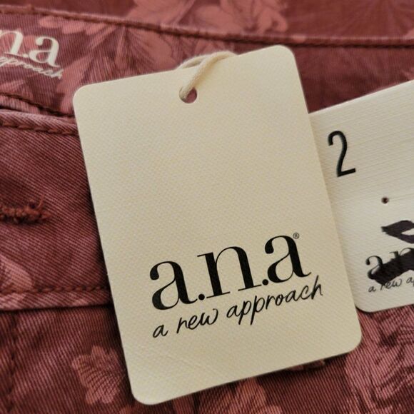 Ana Burgandy Tropical Mid-Rise Shorts (Size 2) - Picture 6 of 6